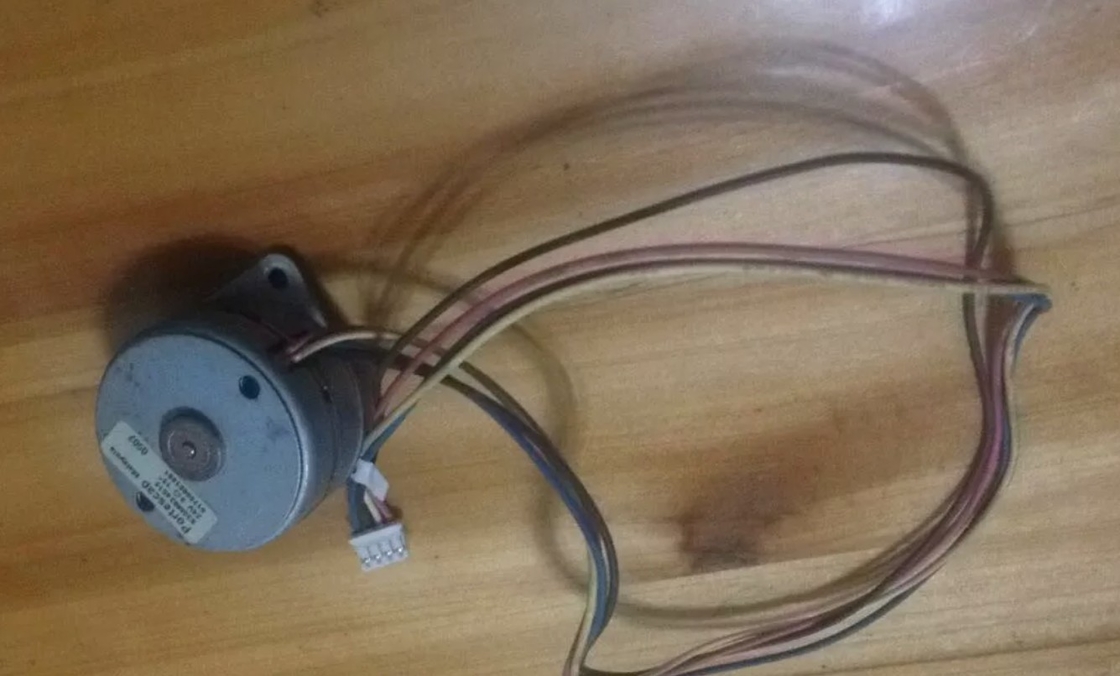 أجزاء أجهزة الصراف الآلي وينكور نيكسدورف TP07 طابعة ورق تغذية المحرك PN 1750061881